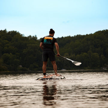 Guide pour pratiquer le stand up paddle de façon sportive - The Wild Tribe