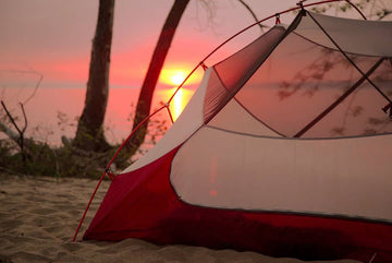 Our 7 paddleboarding romantic date Ideas - The Wild Tribe
