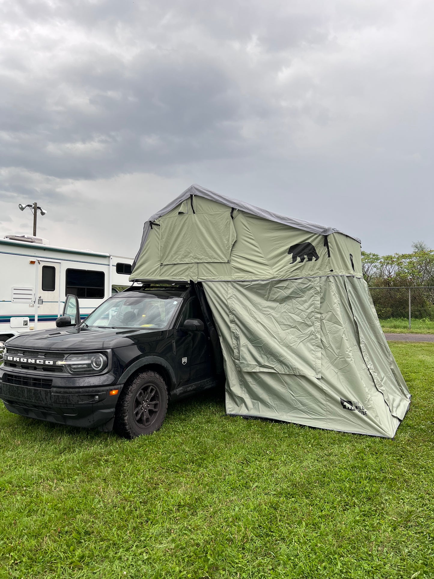 Revelstoke XE 3-4 People Rooftop Tent with Annex