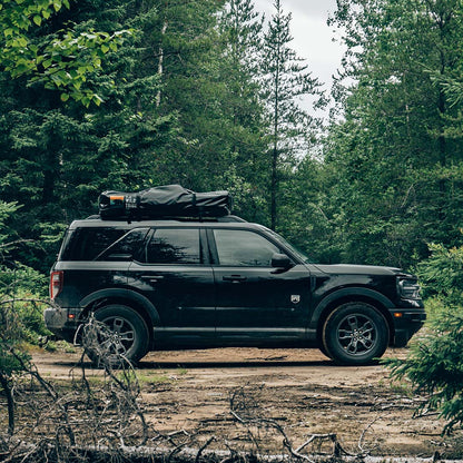 Tente de toit Chic Choc 2 XE – taille universelle avec entrée protégée de la pluie et vue panoramique à 270° - The Wild Tribe